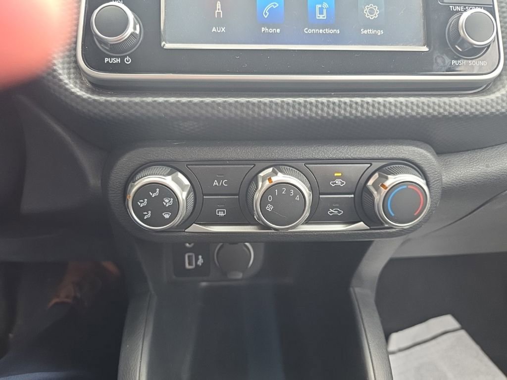 Used 2022 Nissan Kicks S image 22