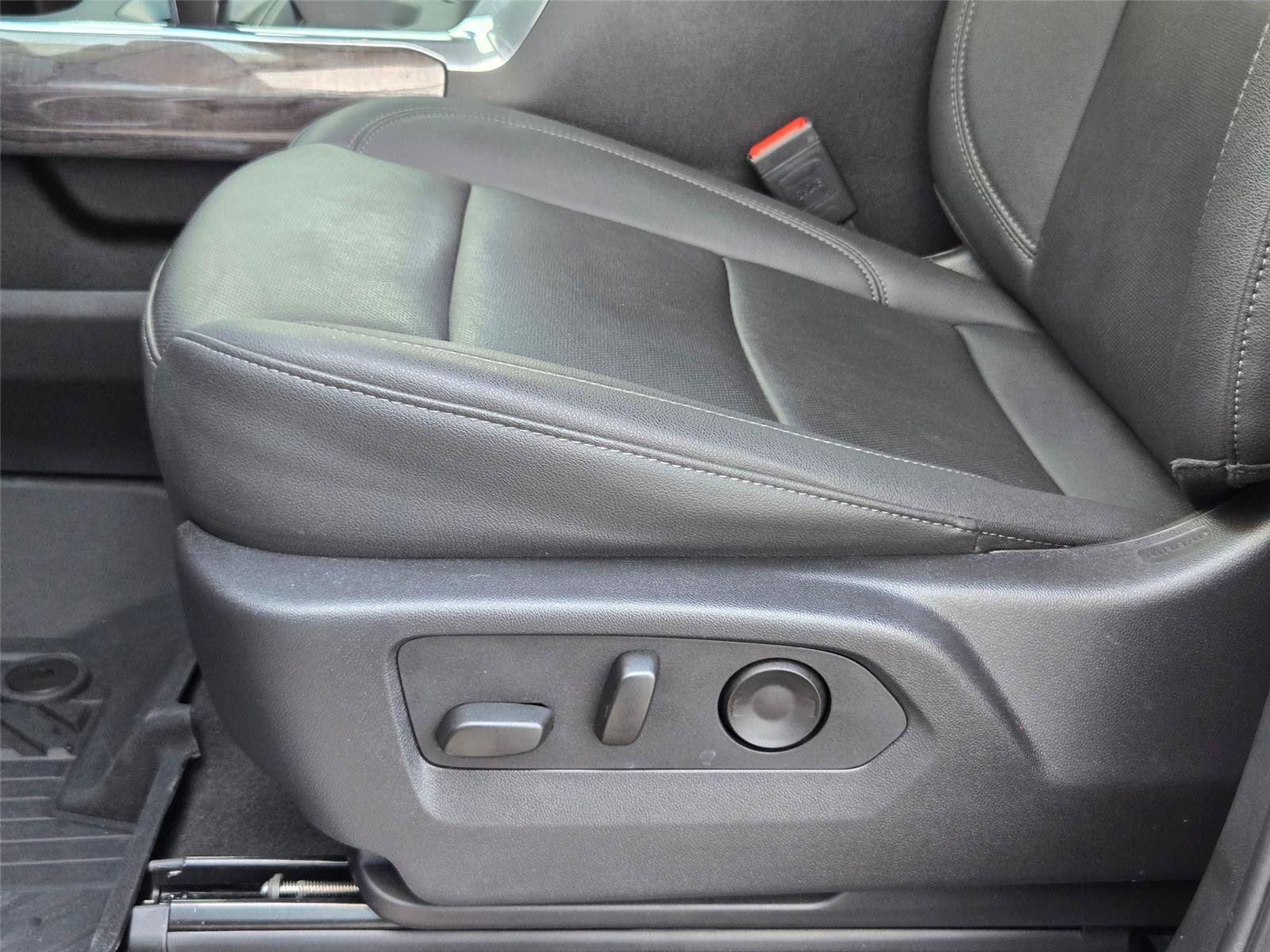 Used 2024 Chevrolet Silverado 1500 LTZ AWD/4WD image 25