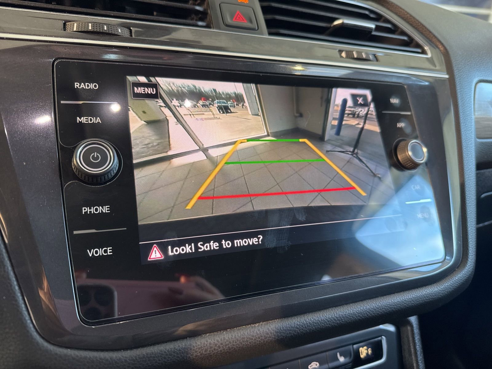 Used 2020 Volkswagen Tiguan SEL w/ 3rd Row Seat Package image 39