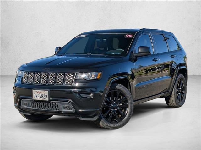 Used 2017 Jeep Grand Cherokee Altitude image 1