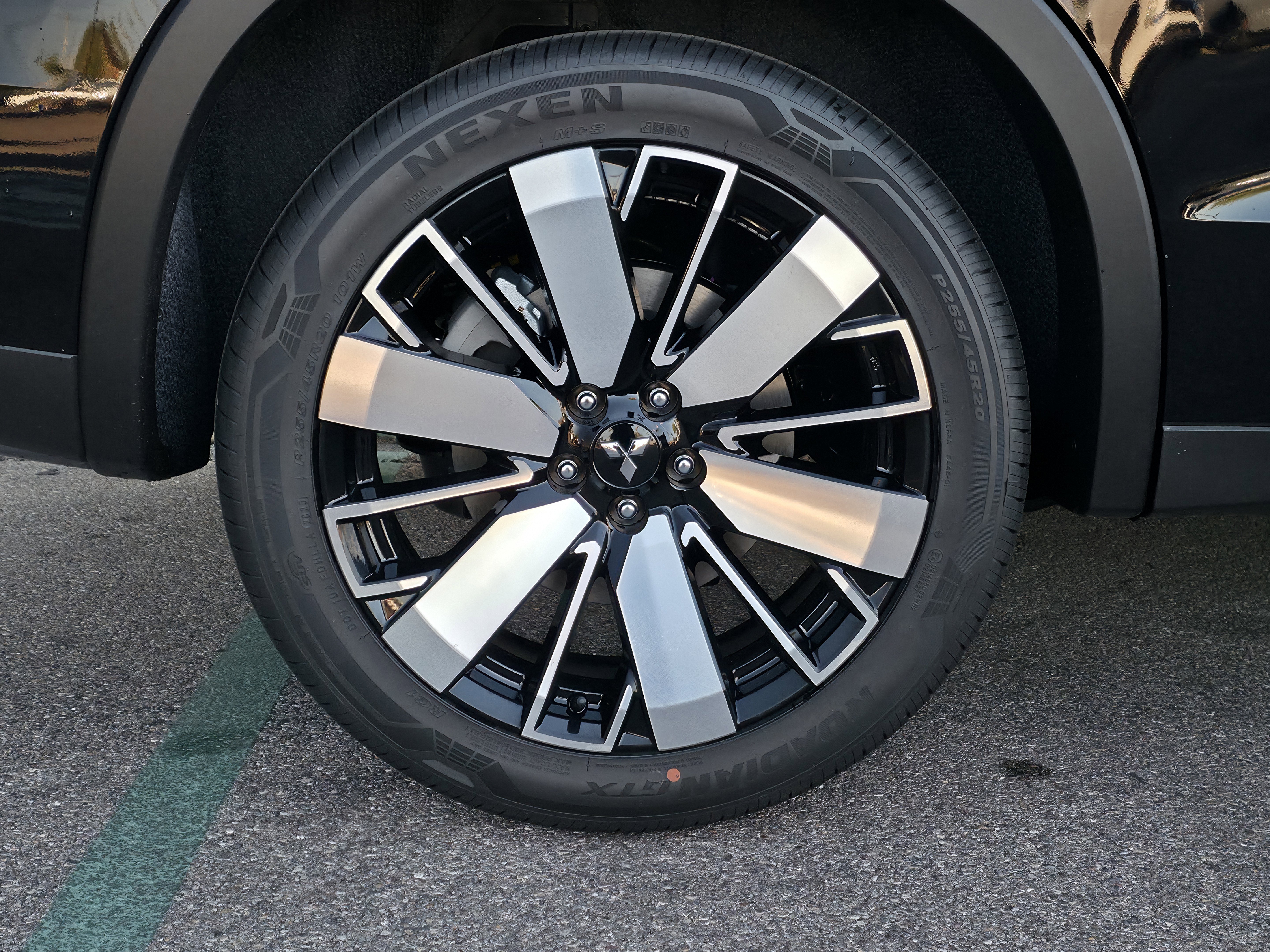 New 2025 Mitsubishi Outlander SE image 6