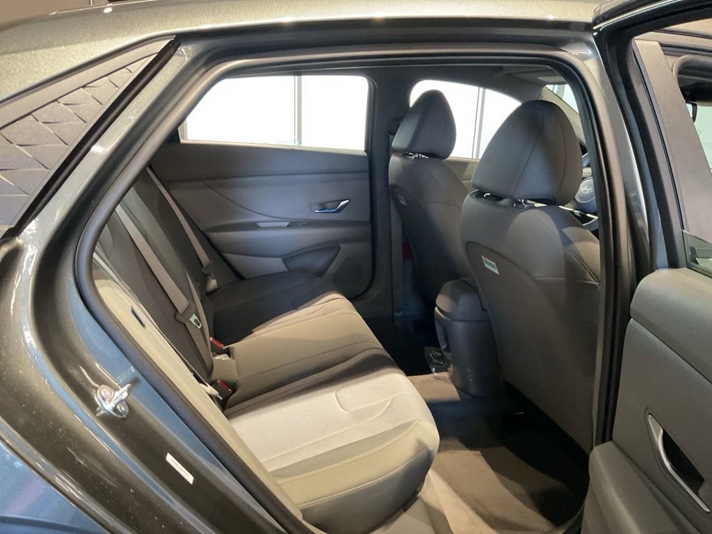 New 2026 Hyundai Elantra SE FWD image 18