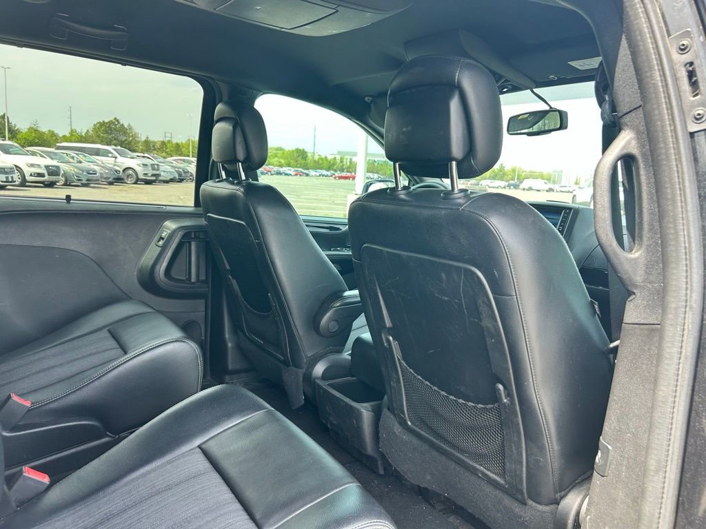 Used 2013 Chrysler Town & Country S FWD image 17