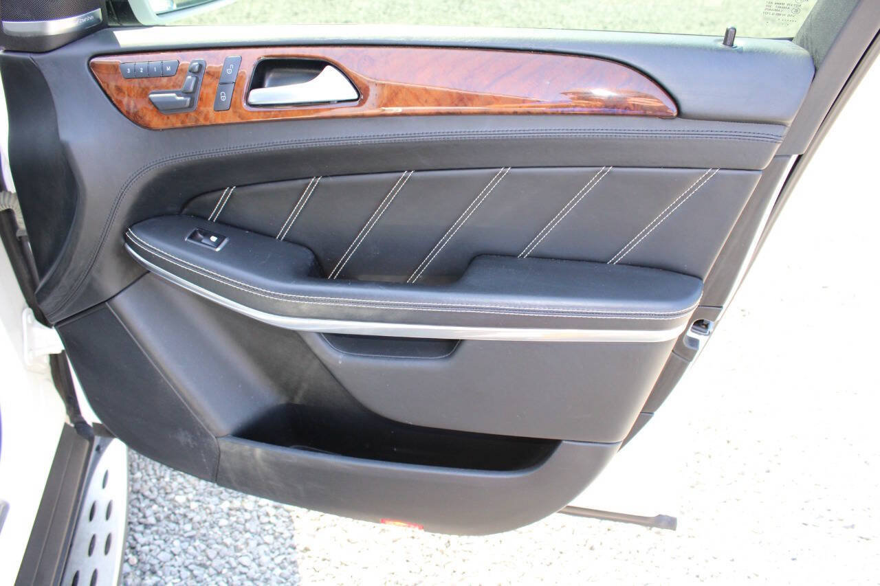 Used 2015 Mercedes-Benz GL 63 AMG 4MATIC w/ Accessory Chrome Package image 25