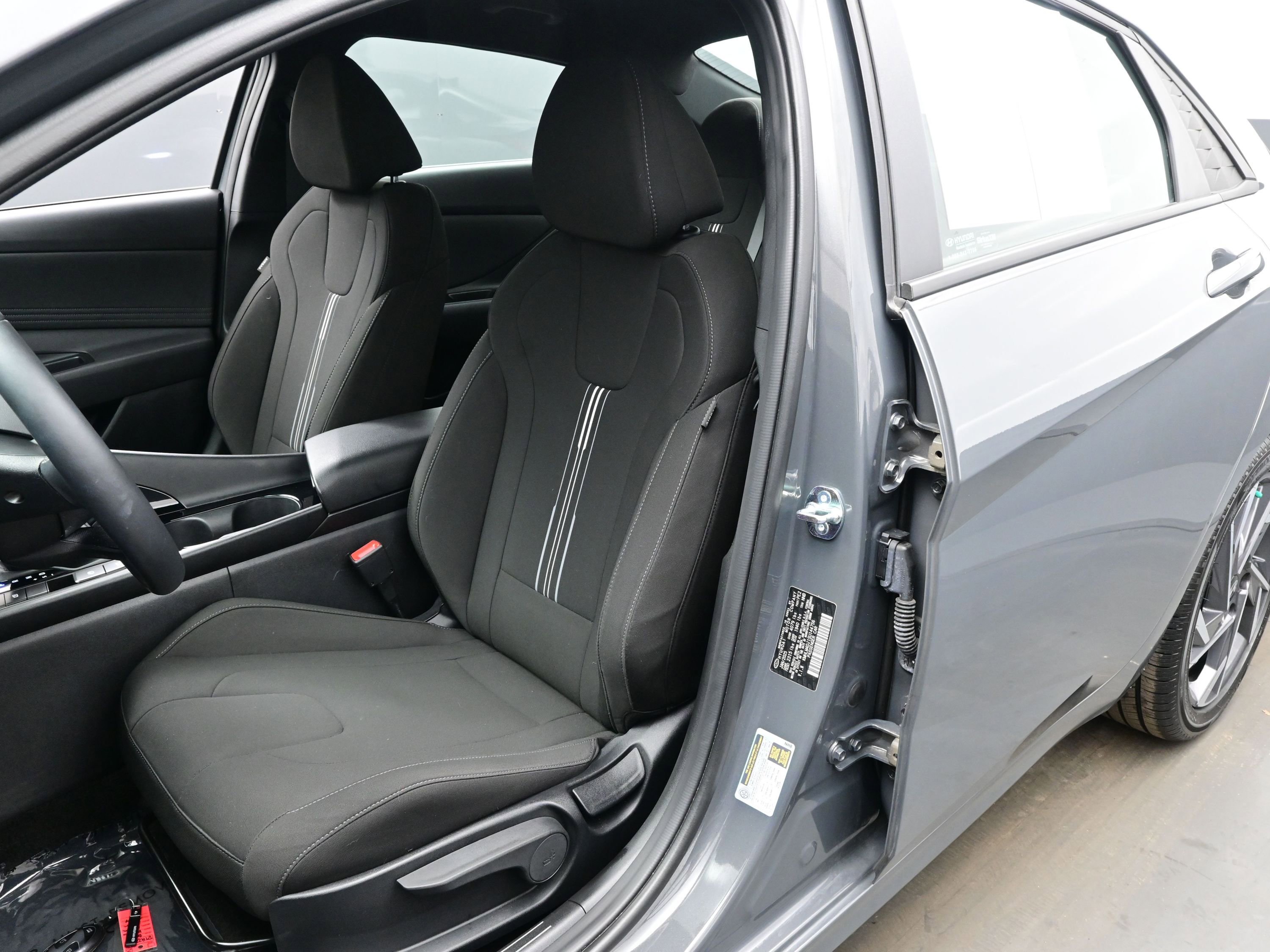 Certified 2025 Hyundai Elantra SEL image 11