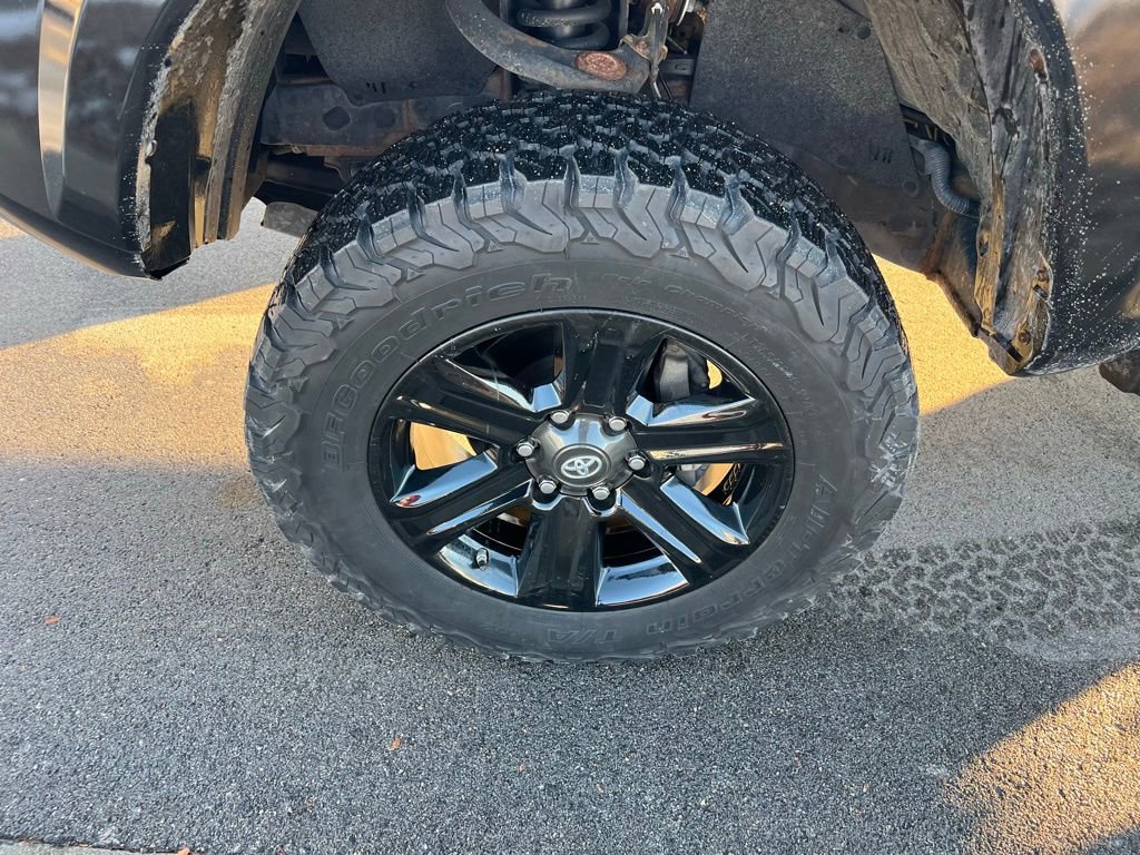 Used 2018 Toyota Tacoma Limited image 13