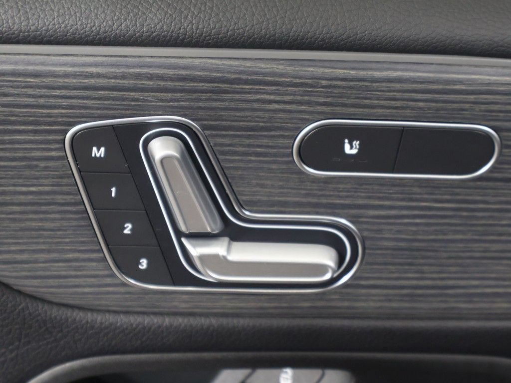 Used 2023 Mercedes-Benz GLB 250 4MATIC image 35