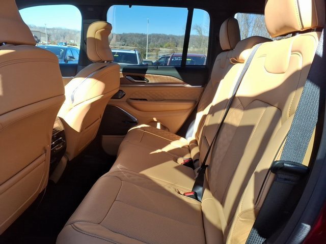 New 2025 Jeep Grand Cherokee Summit image 10