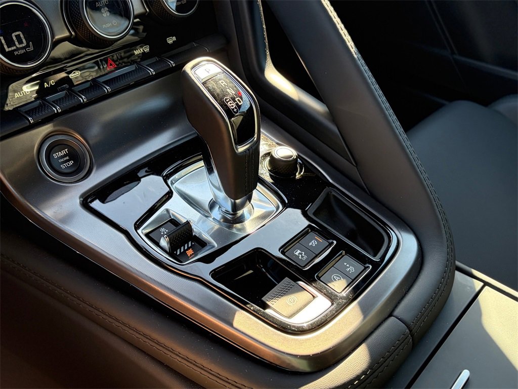 Used 2024 Jaguar F-TYPE R image 17