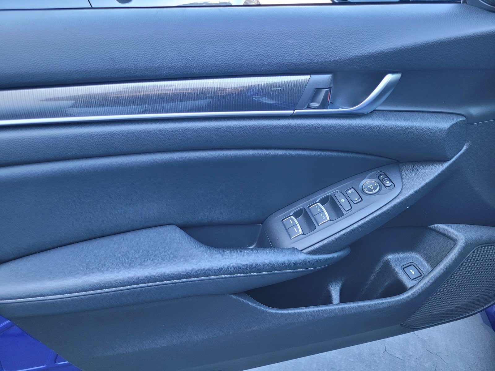 Used 2018 Honda Accord Sport image 17