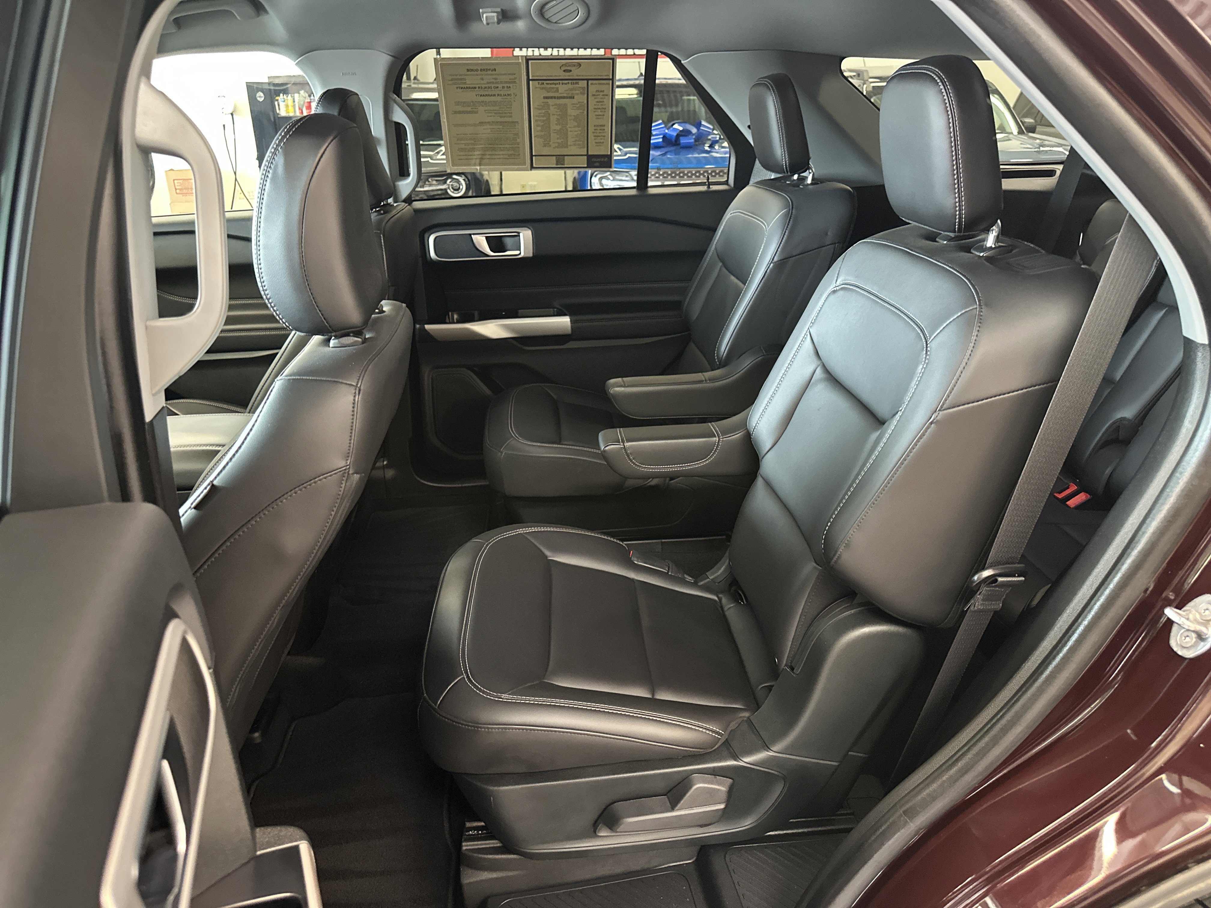 Used 2023 Ford Explorer XLT w/ Equipment Group 202A image 5