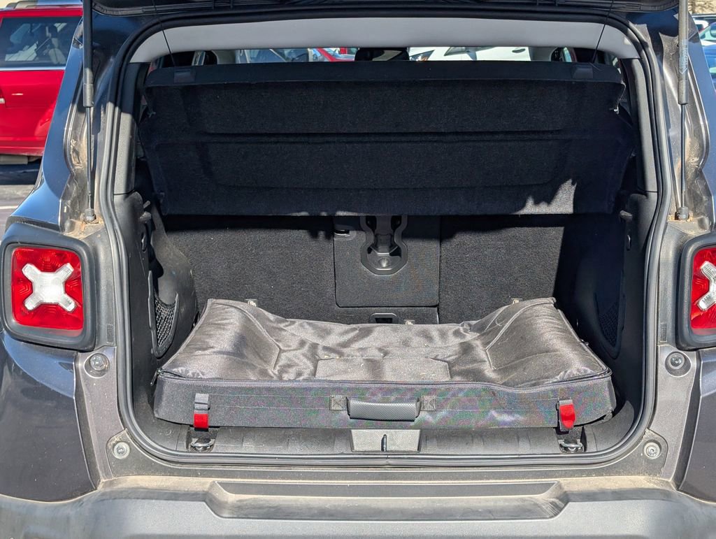 Used 2018 Jeep Renegade Latitude w/ UConnect 8.4 Nav Group image 7