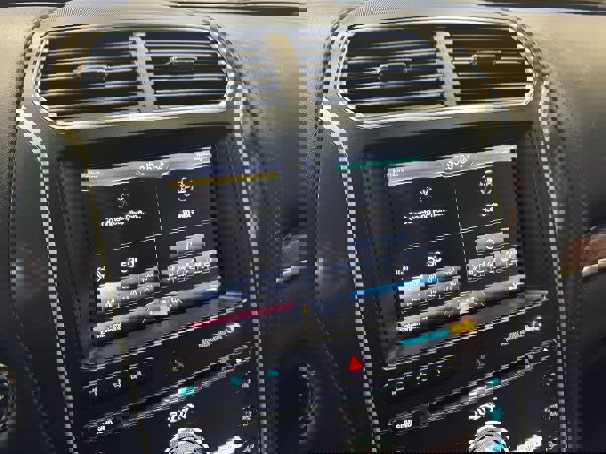 Used 2016 Ford Explorer Platinum image 22