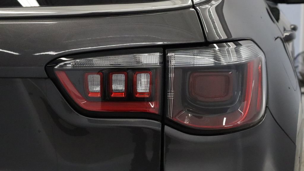 Certified 2022 Jeep Compass Limited image 17