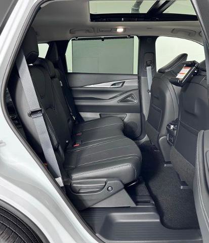 Certified 2026 INFINITI QX60 Luxe w/ Family Package image 28
