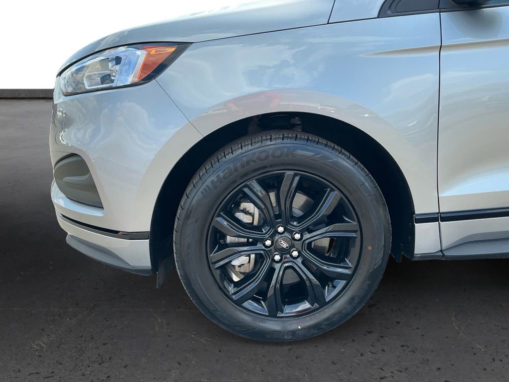 Used 2024 Ford Edge SE w/ Black Appearance Package AWD/4WD image 13