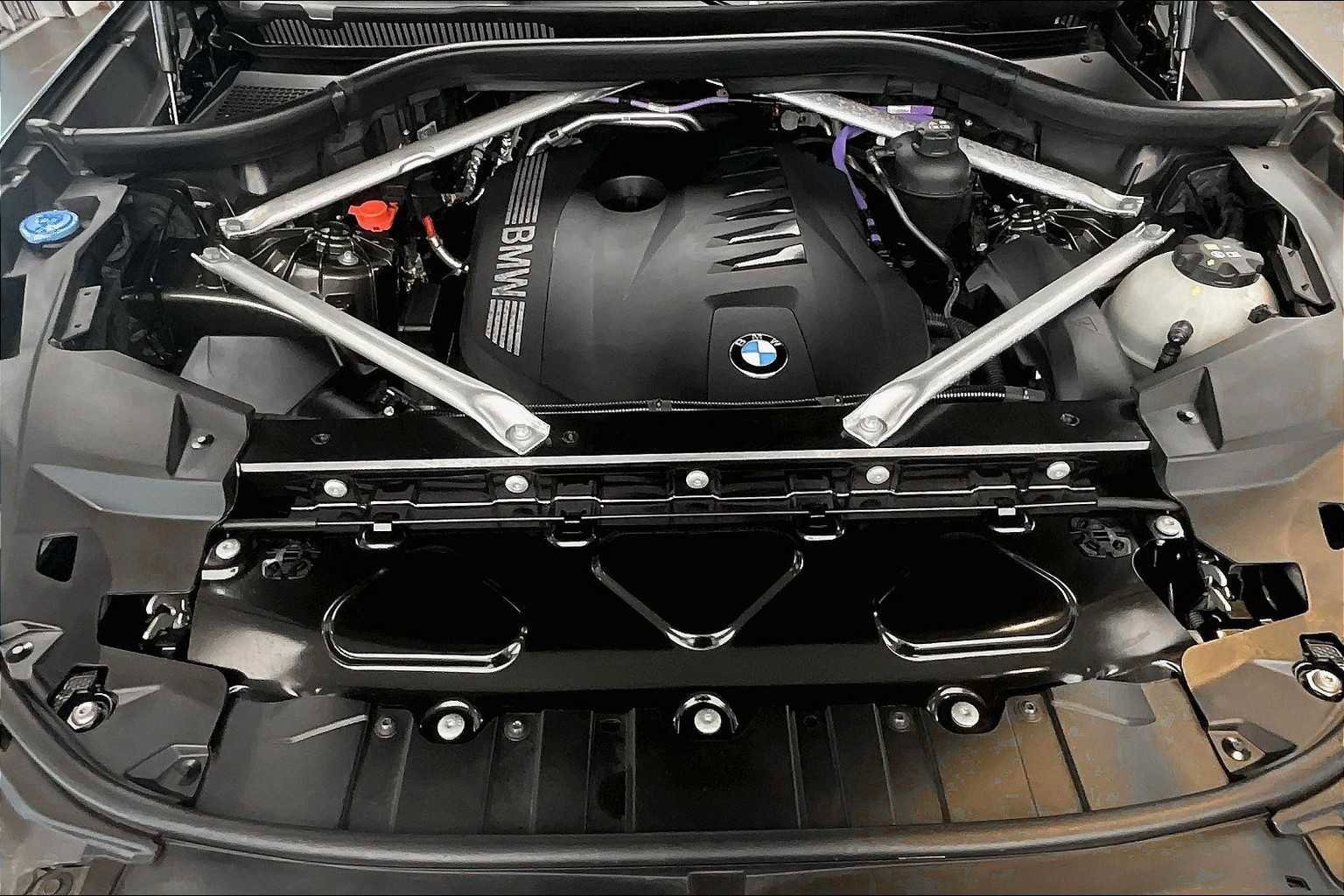 Used 2024 BMW X5 xDrive40i w/ Parking Assistance Package image 29