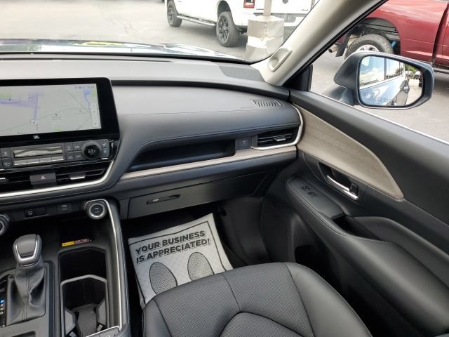 Used 2025 Toyota Grand Highlander AWD Hybrid image 16