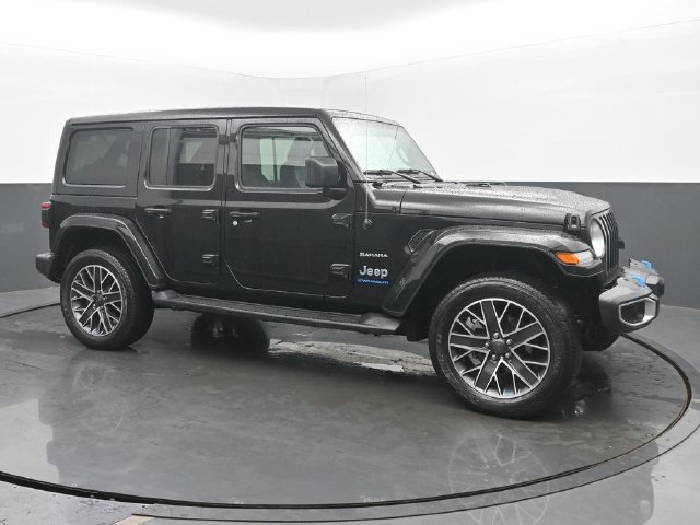 Used 2023 Jeep Wrangler Unlimited Sahara w/ Cold Weather Group AWD/4WD image 7
