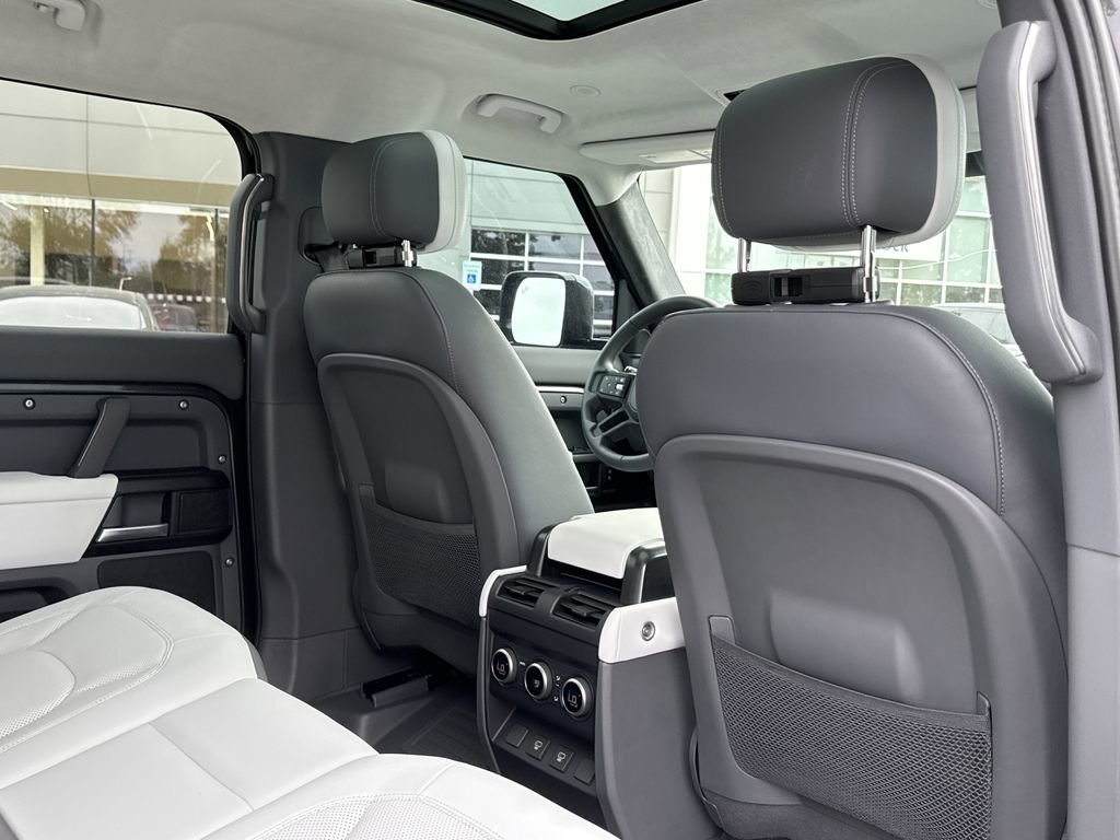 Used 2025 Land Rover Defender 110 V8 image 15