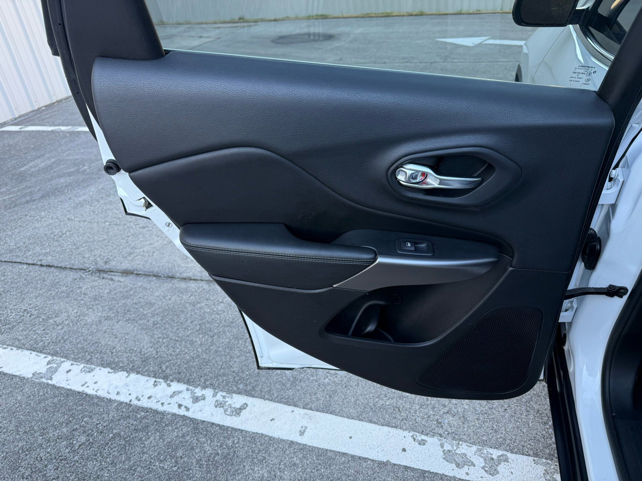 Used 2019 Jeep Cherokee Latitude Plus image 22