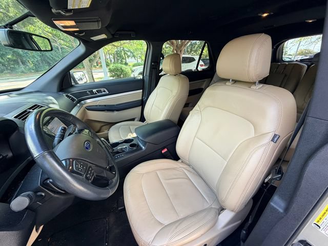Used 2017 Ford Explorer XLT w/ Equipment Group 202A FWD image 11