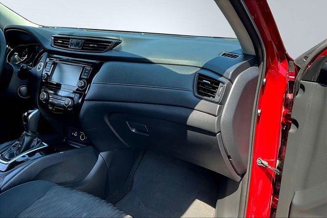 Used 2018 Nissan Rogue SV image 25