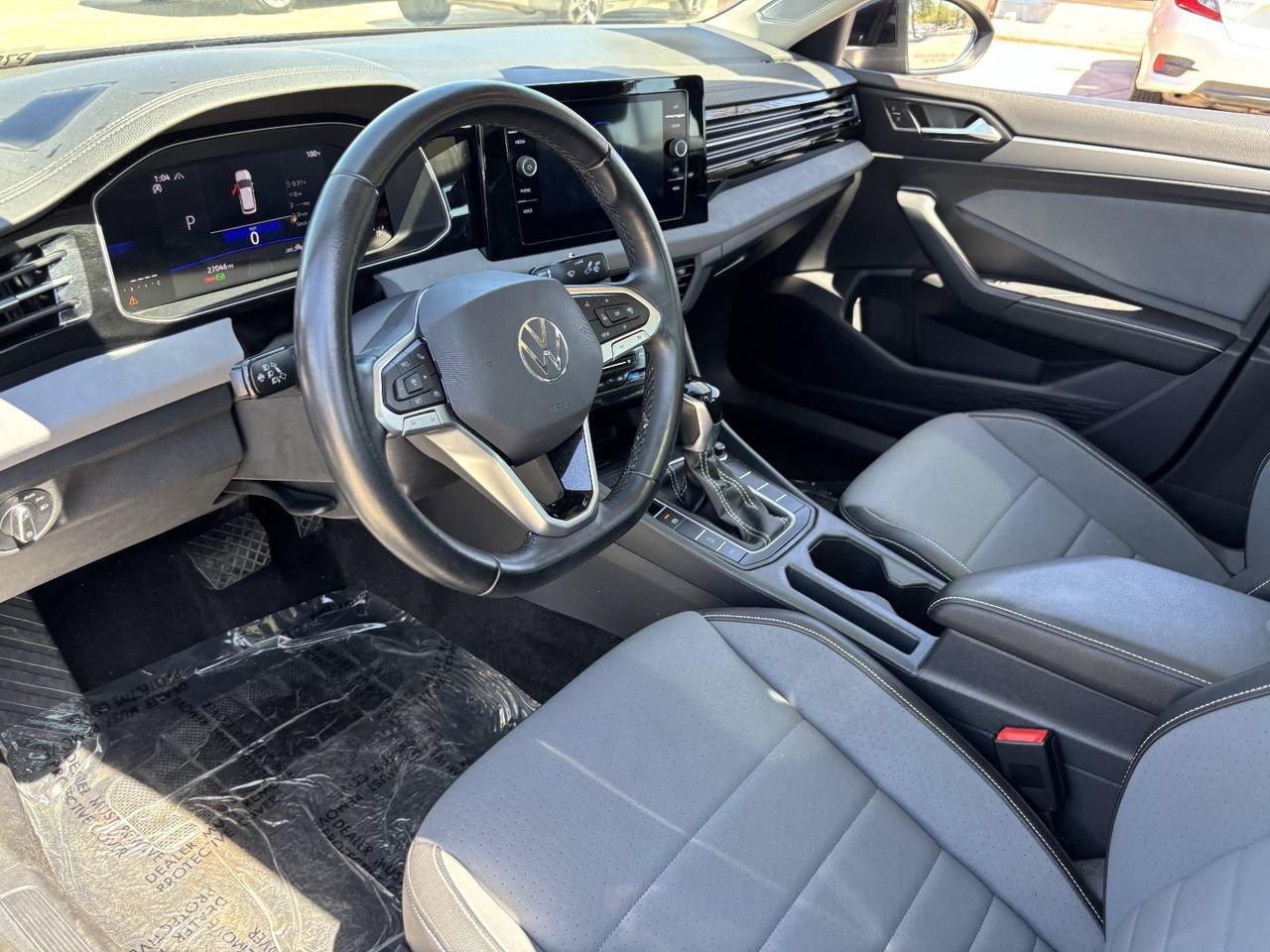Used 2025 Volkswagen Jetta SE FWD image 16