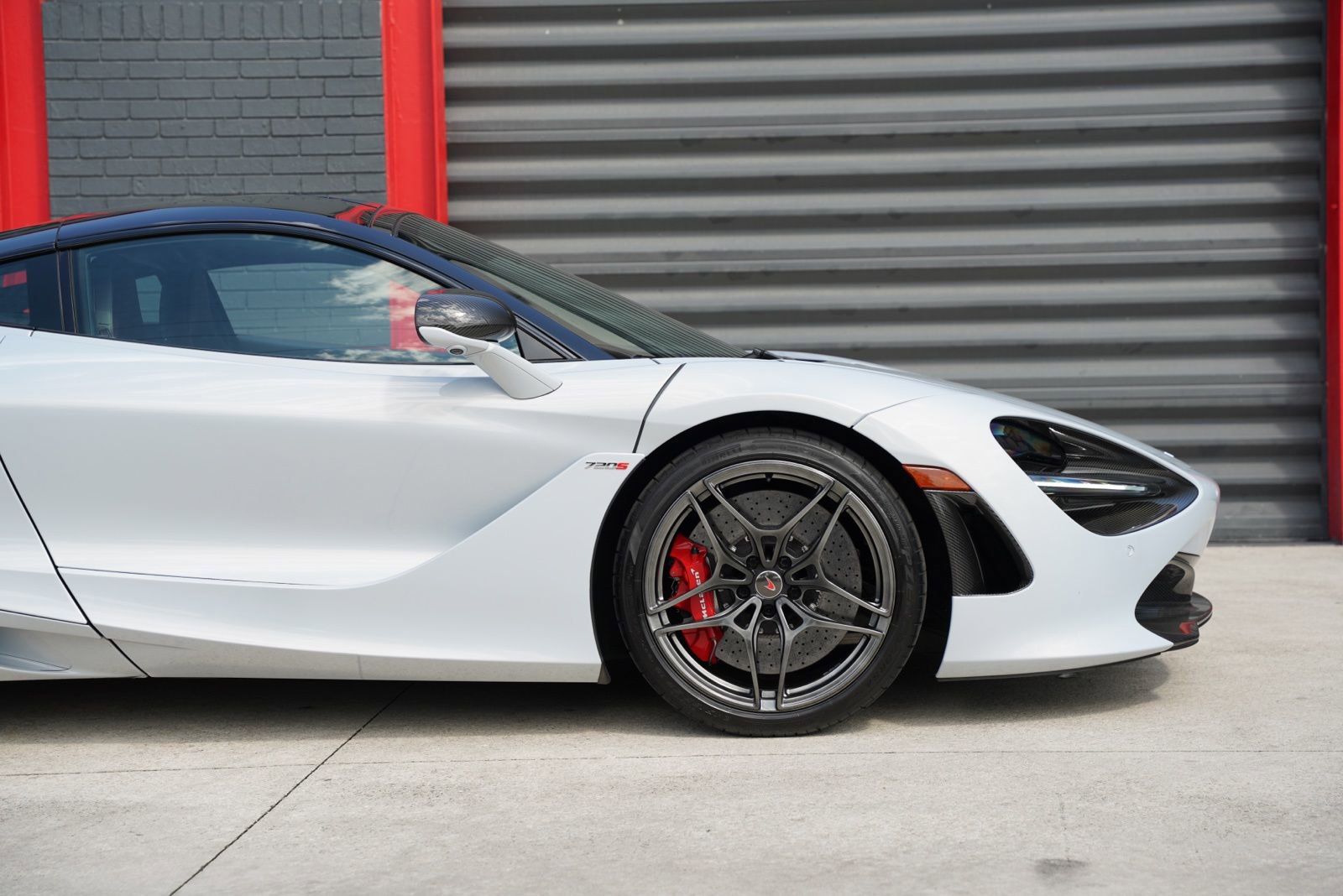 Used 2018 McLaren 720S RWD image 12