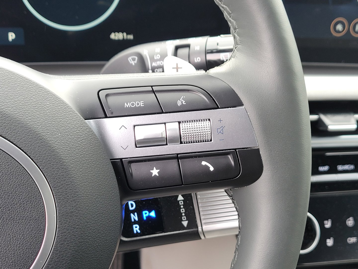 Used 2025 Hyundai Tucson Limited image 24