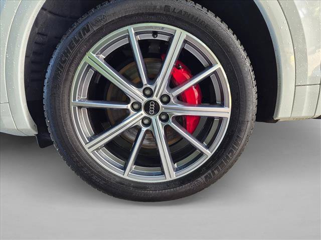 Used 2024 Audi Q5 e Premium Plus w/ Premium Plus Package AWD/4WD image 22