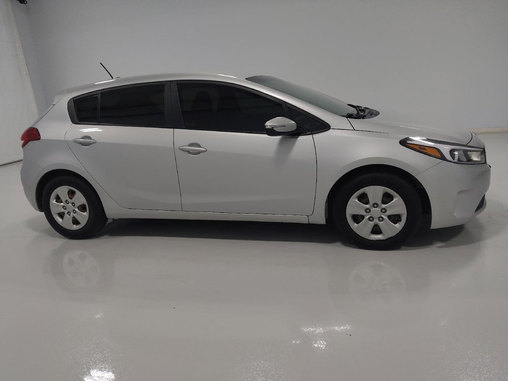 Used 2017 Kia Forte LX image 11