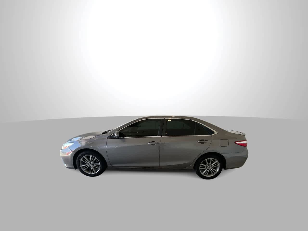 Used 2016 Toyota Camry SE FWD image 5