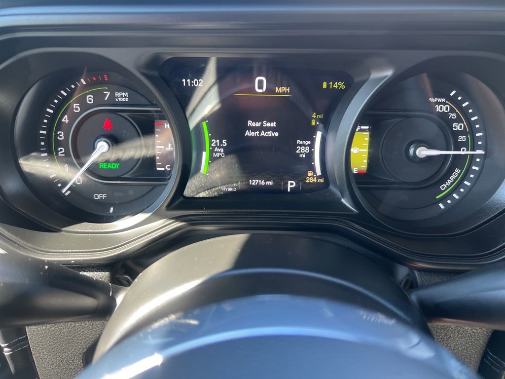 Used 2025 Jeep Wrangler Unlimited Sahara AWD/4WD image 39