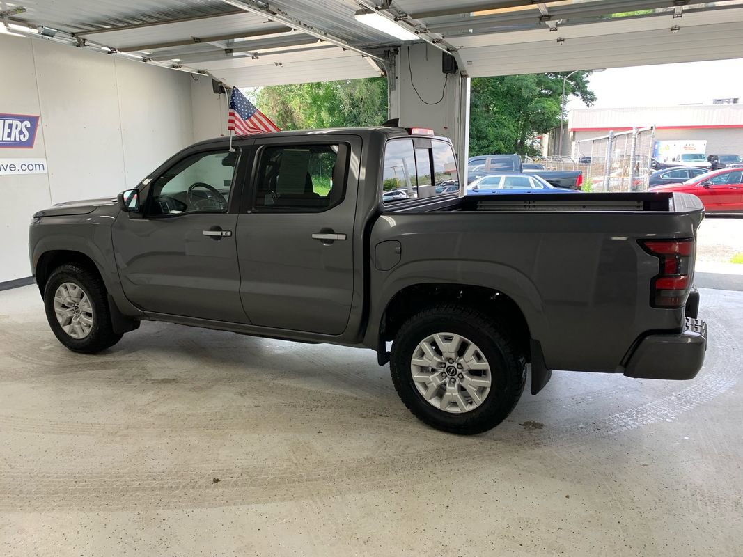 Used 2022 Nissan Frontier SV image 3