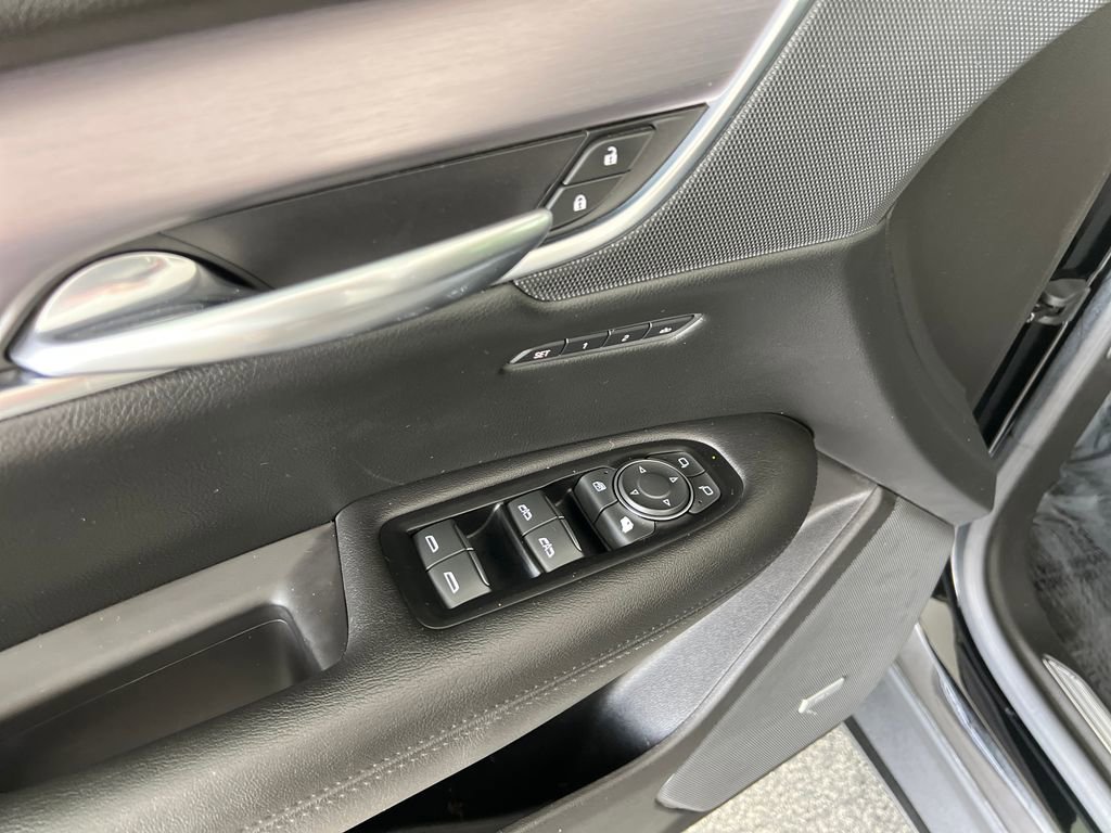 Used 2018 Cadillac XT5 Luxury w/ Driver Awareness Package FWD image 13