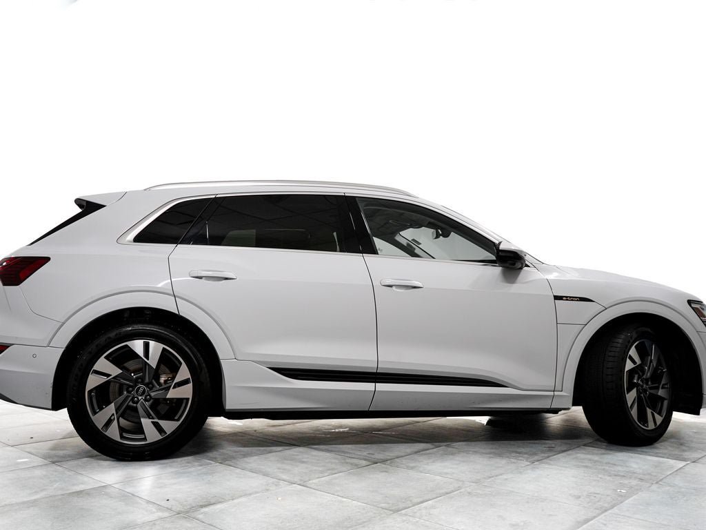 Used 2023 Audi e-tron Premium Plus w/ Premium Plus Package AWD/4WD image 7