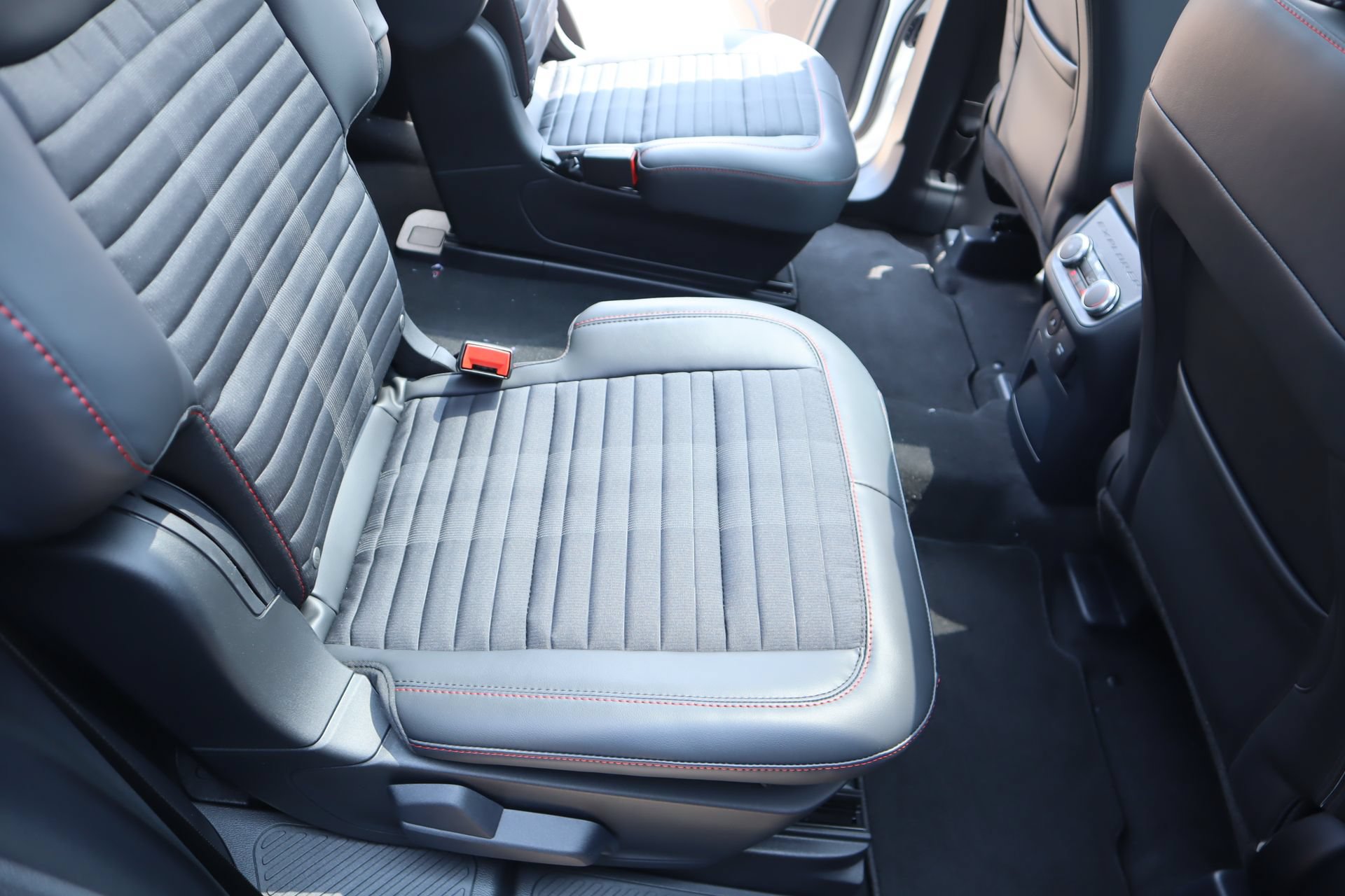 New 2026 Ford Explorer ST-Line w/ ST-Line Street Pack AWD/4WD image 13