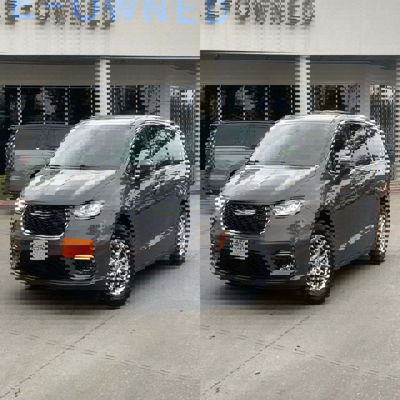 Used 2023 Chrysler Pacifica Touring-L image 9