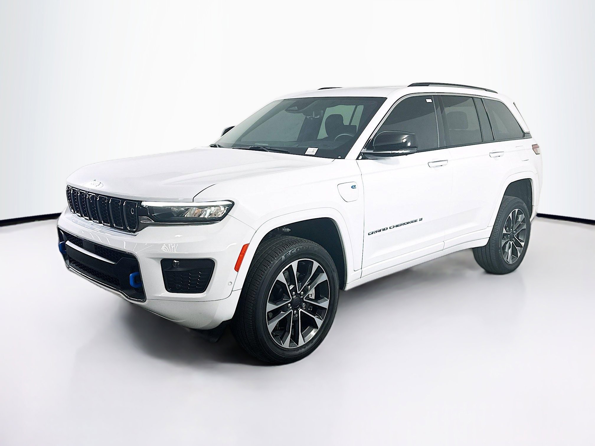 Used 2023 Jeep Grand Cherokee Overland w/ Advanced Protech Group III image 3