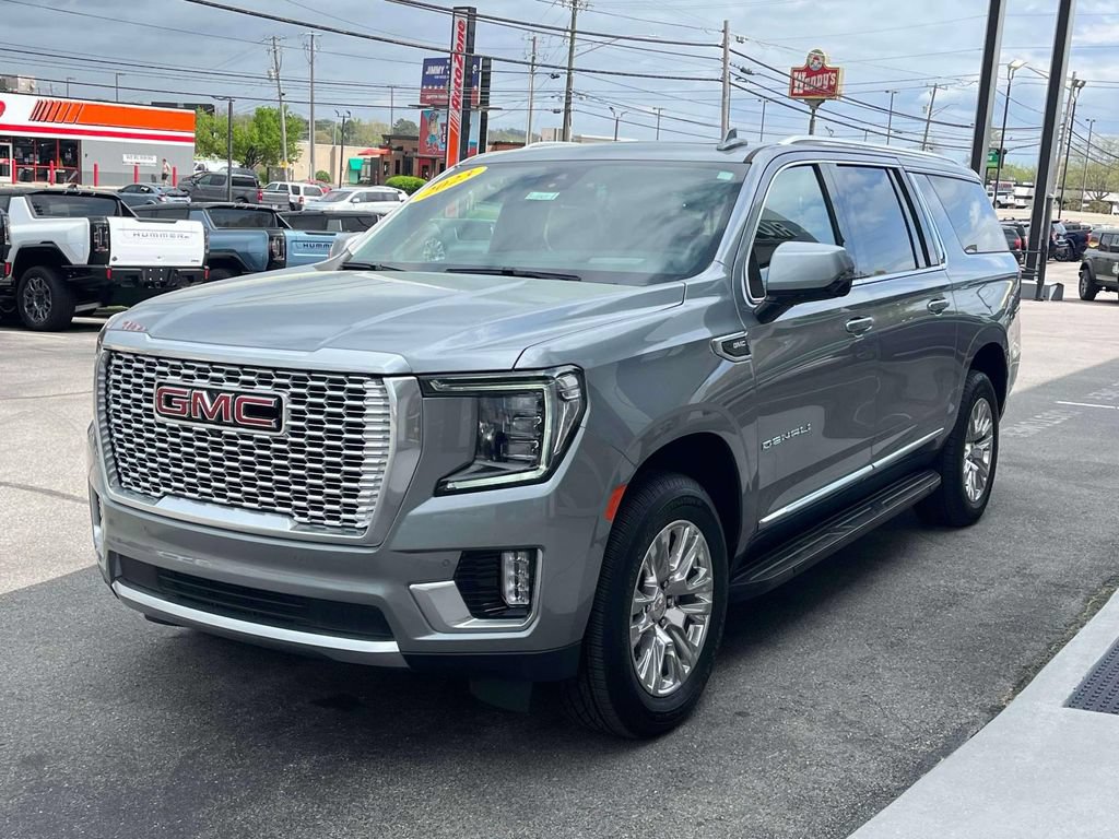 Used 2023 GMC Yukon XL Denali AWD/4WD image 7