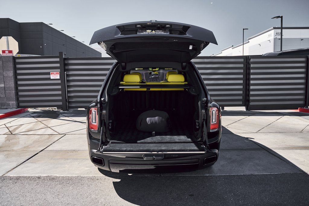 Used 2022 Rolls-Royce Cullinan Black Badge w/ Dark Exterior Package image 18