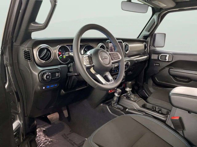 Used 2023 Jeep Wrangler Unlimited Rubicon 4xe AWD/4WD image 17