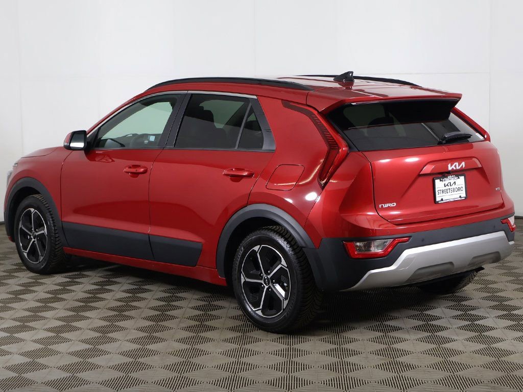 Used 2023 Kia Niro EX image 9
