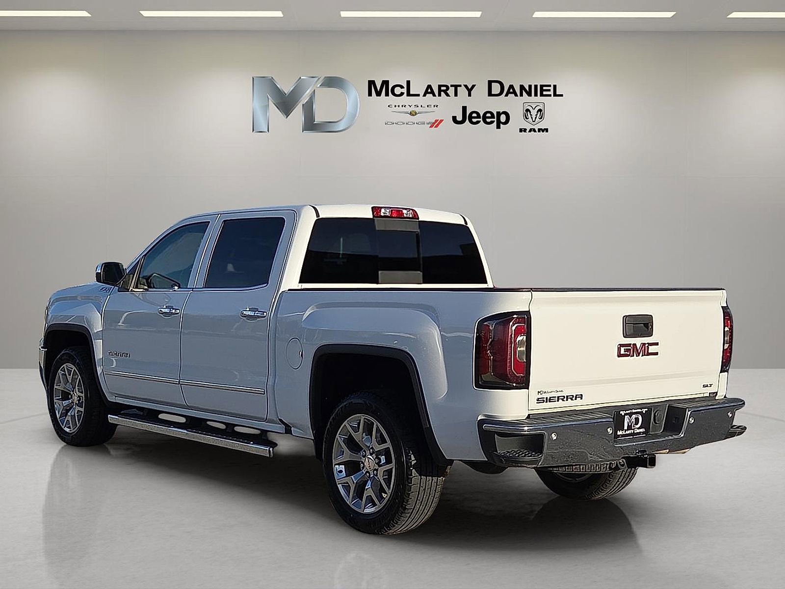 Used 2018 GMC Sierra 1500 SLT w/ SLT Premium Package image 4