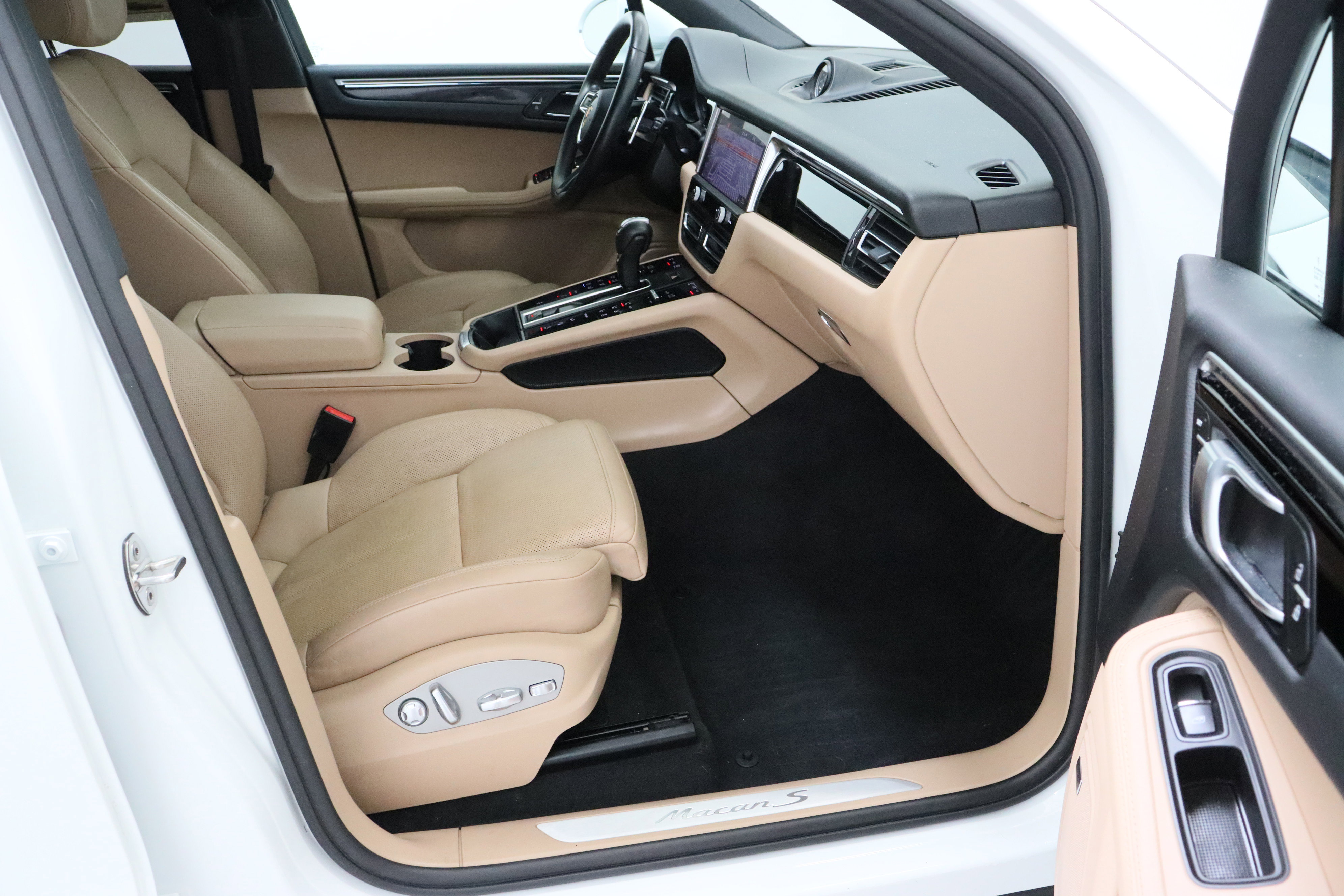 Used 2023 Porsche Macan S image 40