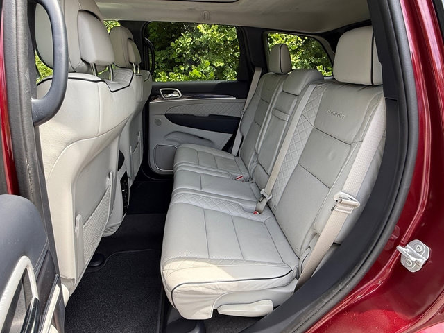 Used 2021 Jeep Grand Cherokee Summit RWD image 16