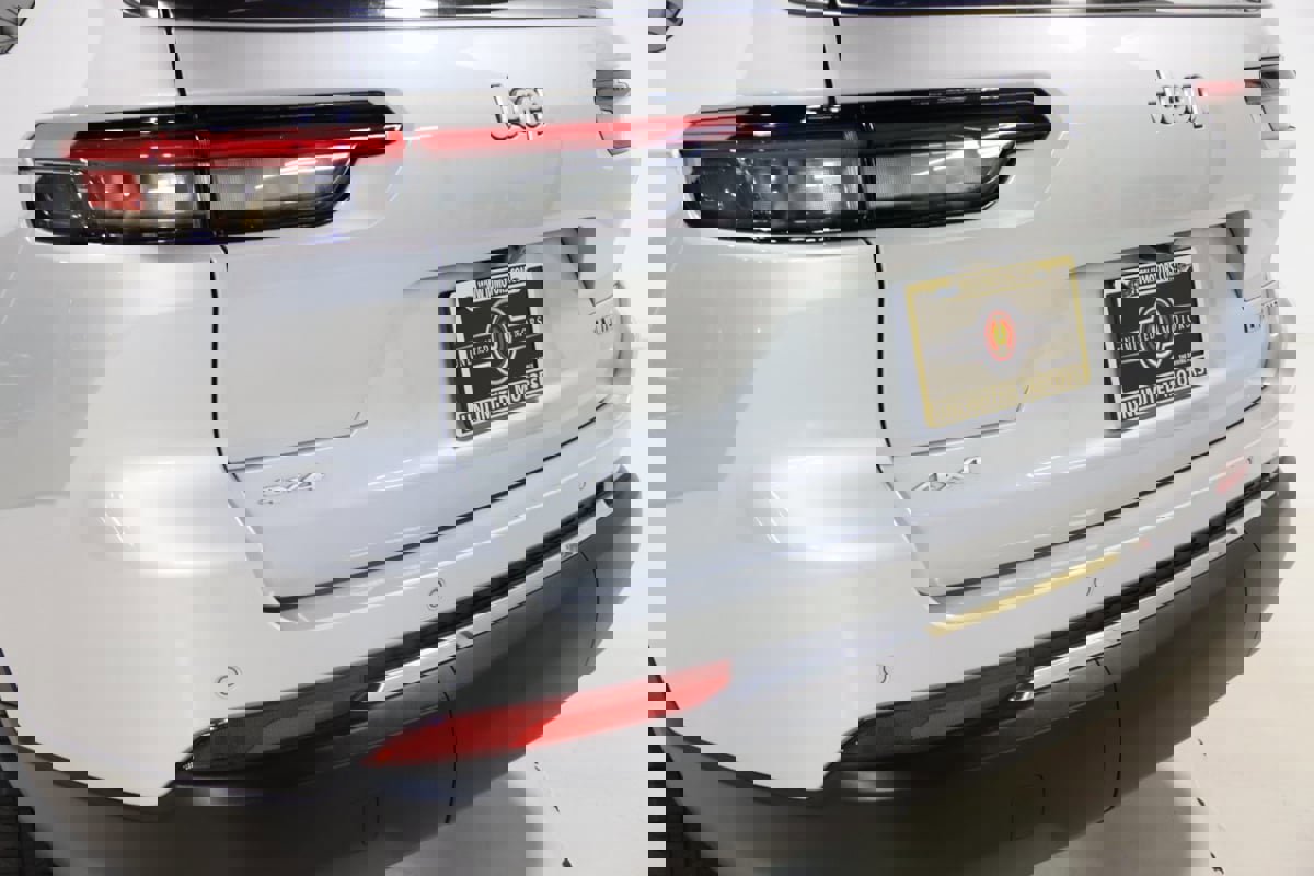 Used 2024 Jeep Grand Cherokee L Limited w/ Luxury Tech Group II image 68