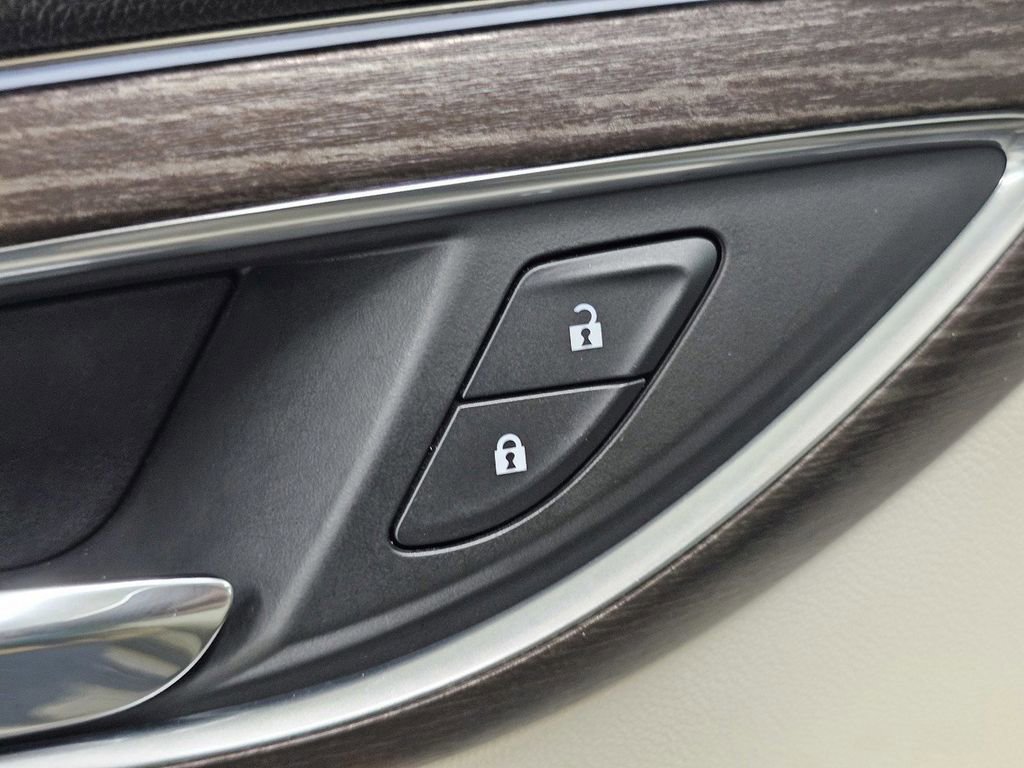 Used 2022 Buick Envision Avenir w/ Technology Package II image 35