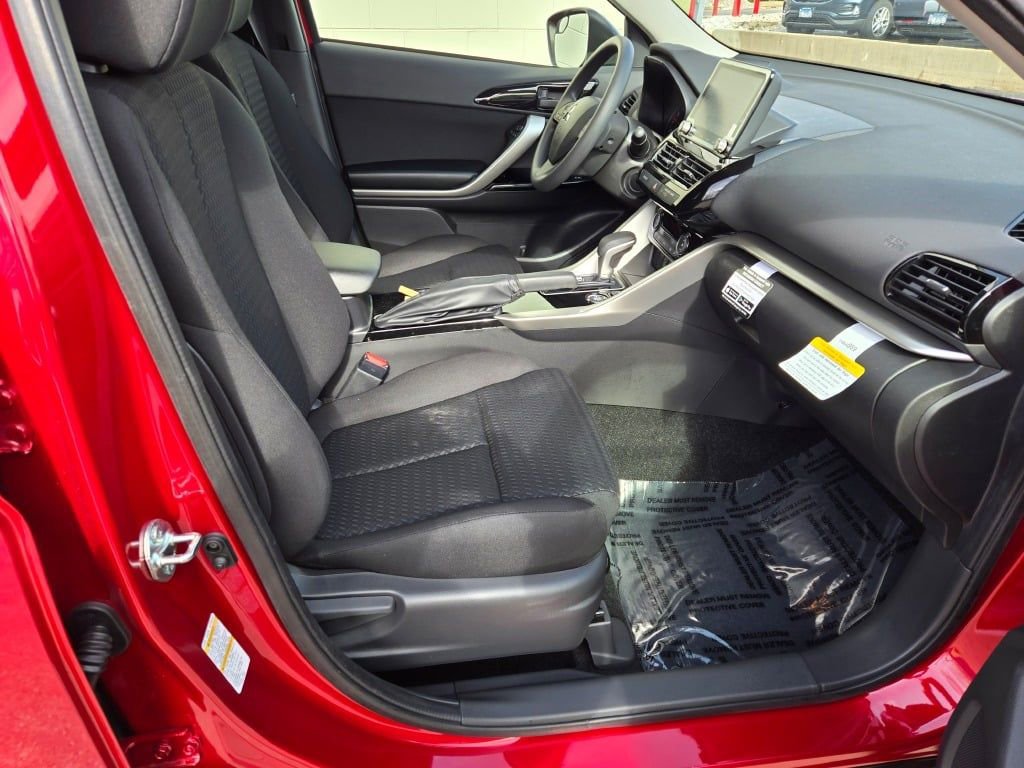 New 2025 Mitsubishi Eclipse Cross LE image 4
